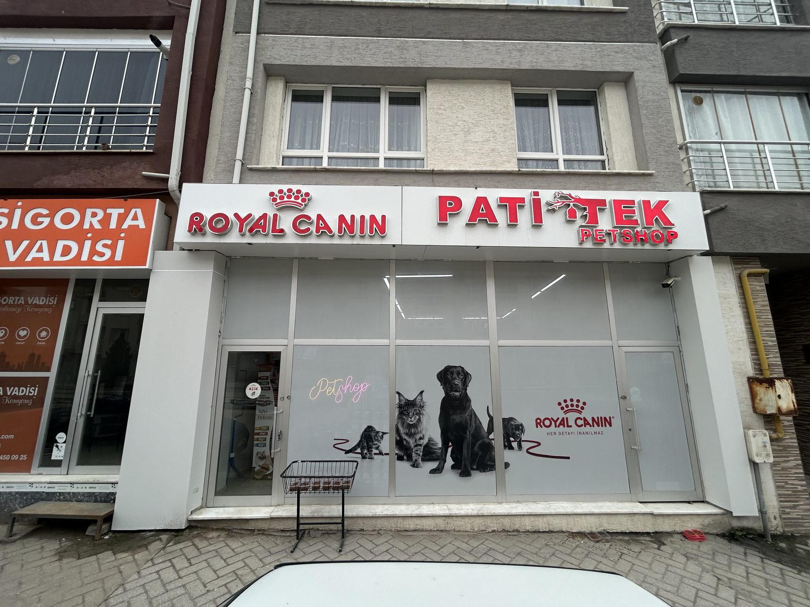 Pati•Tek Pet Shop mağaza önü